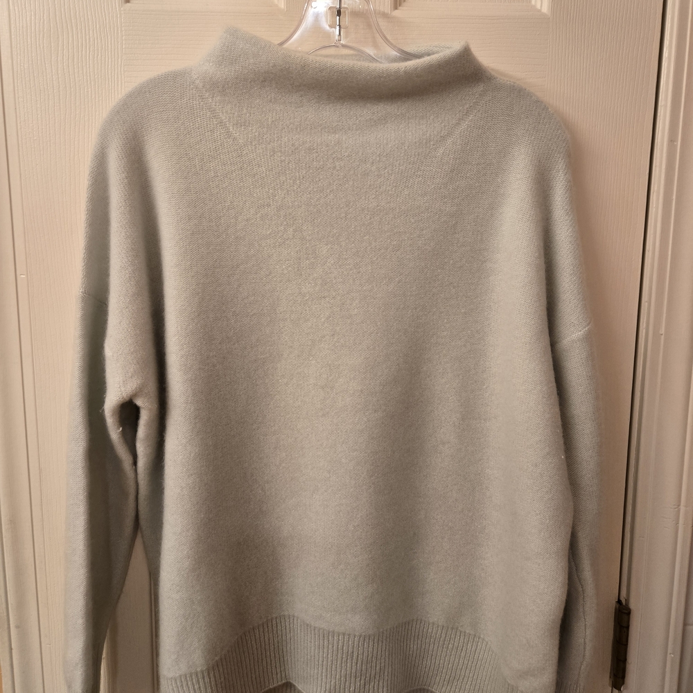 Vince Women's Elegant Mint Green Cashmere Turtleneck Sweater